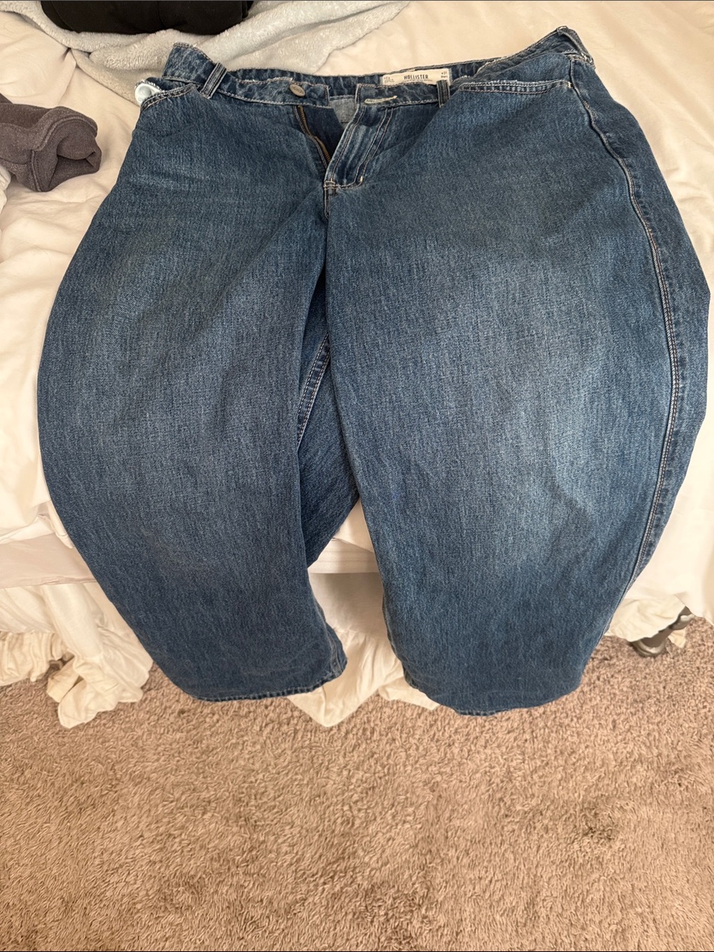 Hollister Women's Boyfriend Jeans in Medium Blue Denim